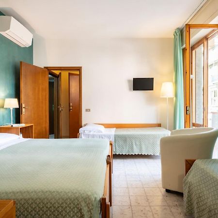 Hotel Parco Dei Pini - 100Mt Dal Mare Follonica Ngoại thất bức ảnh