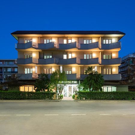 Hotel Parco Dei Pini - 100Mt Dal Mare Follonica Ngoại thất bức ảnh