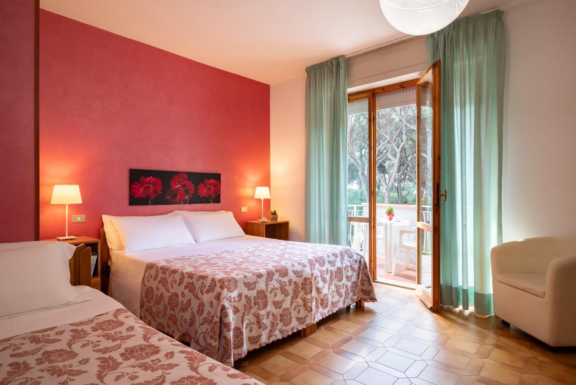 Hotel Parco Dei Pini - 100Mt Dal Mare Follonica Ngoại thất bức ảnh