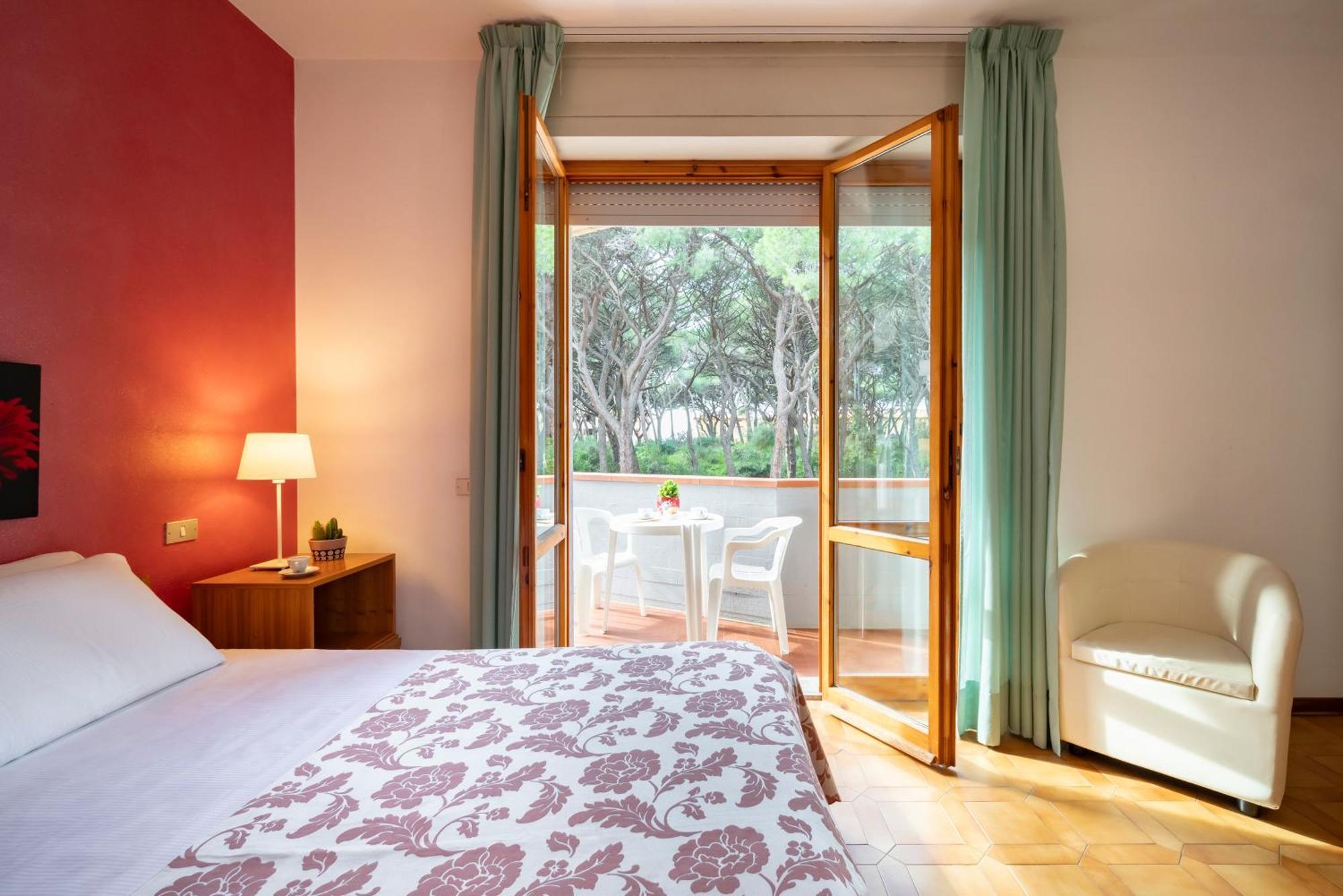 Hotel Parco Dei Pini - 100Mt Dal Mare Follonica Ngoại thất bức ảnh