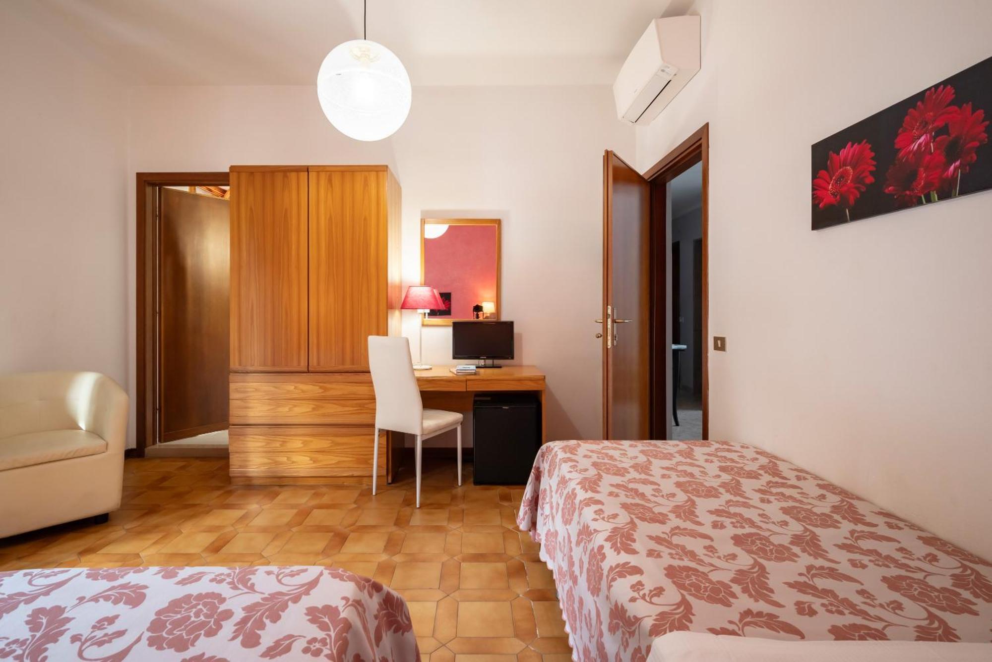 Hotel Parco Dei Pini - 100Mt Dal Mare Follonica Ngoại thất bức ảnh