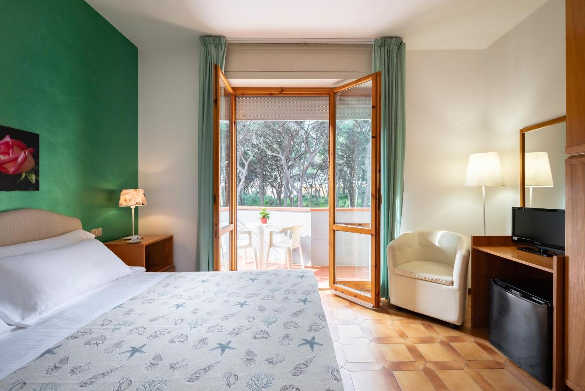 Hotel Parco Dei Pini - 100Mt Dal Mare Follonica Ngoại thất bức ảnh