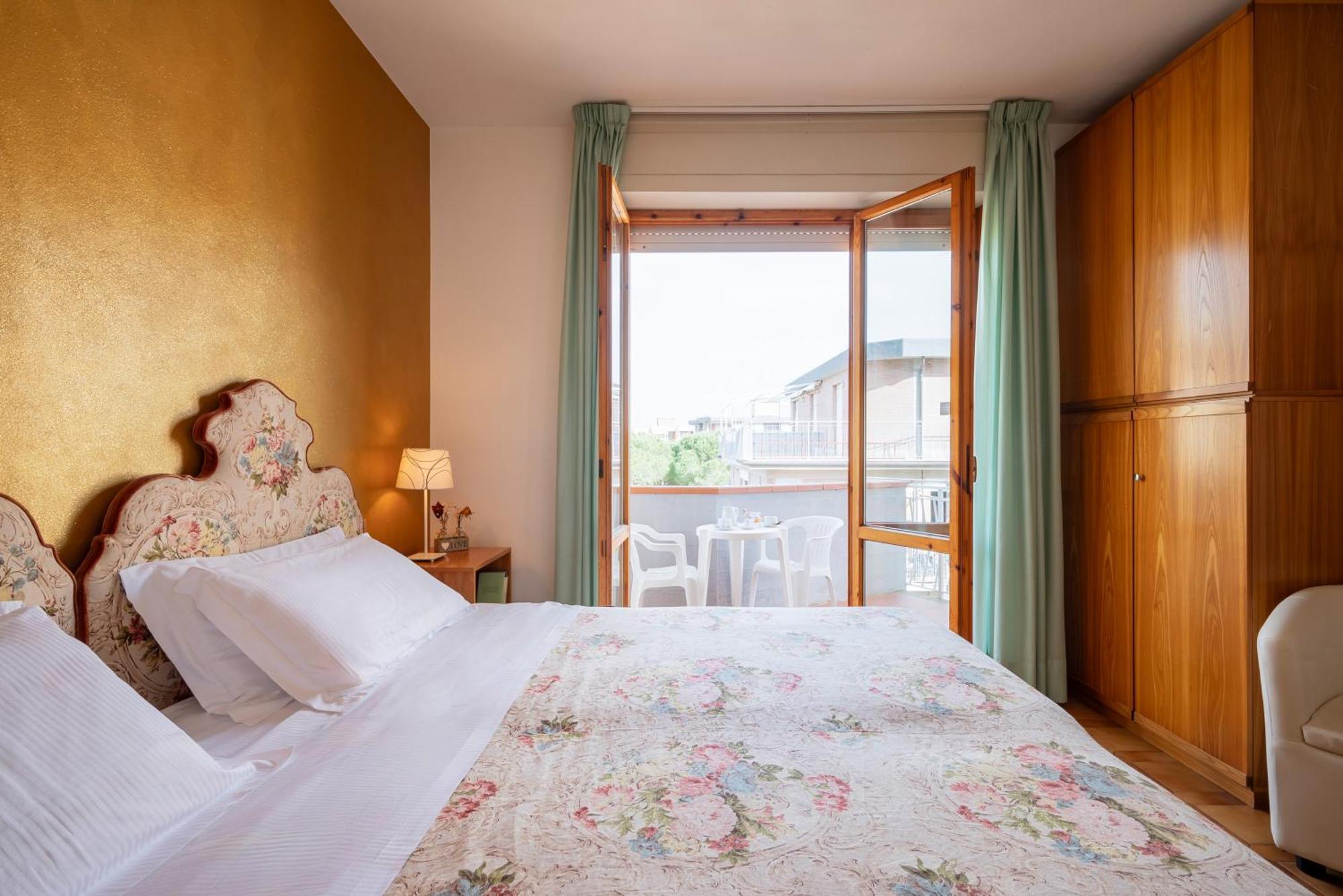 Hotel Parco Dei Pini - 100Mt Dal Mare Follonica Ngoại thất bức ảnh