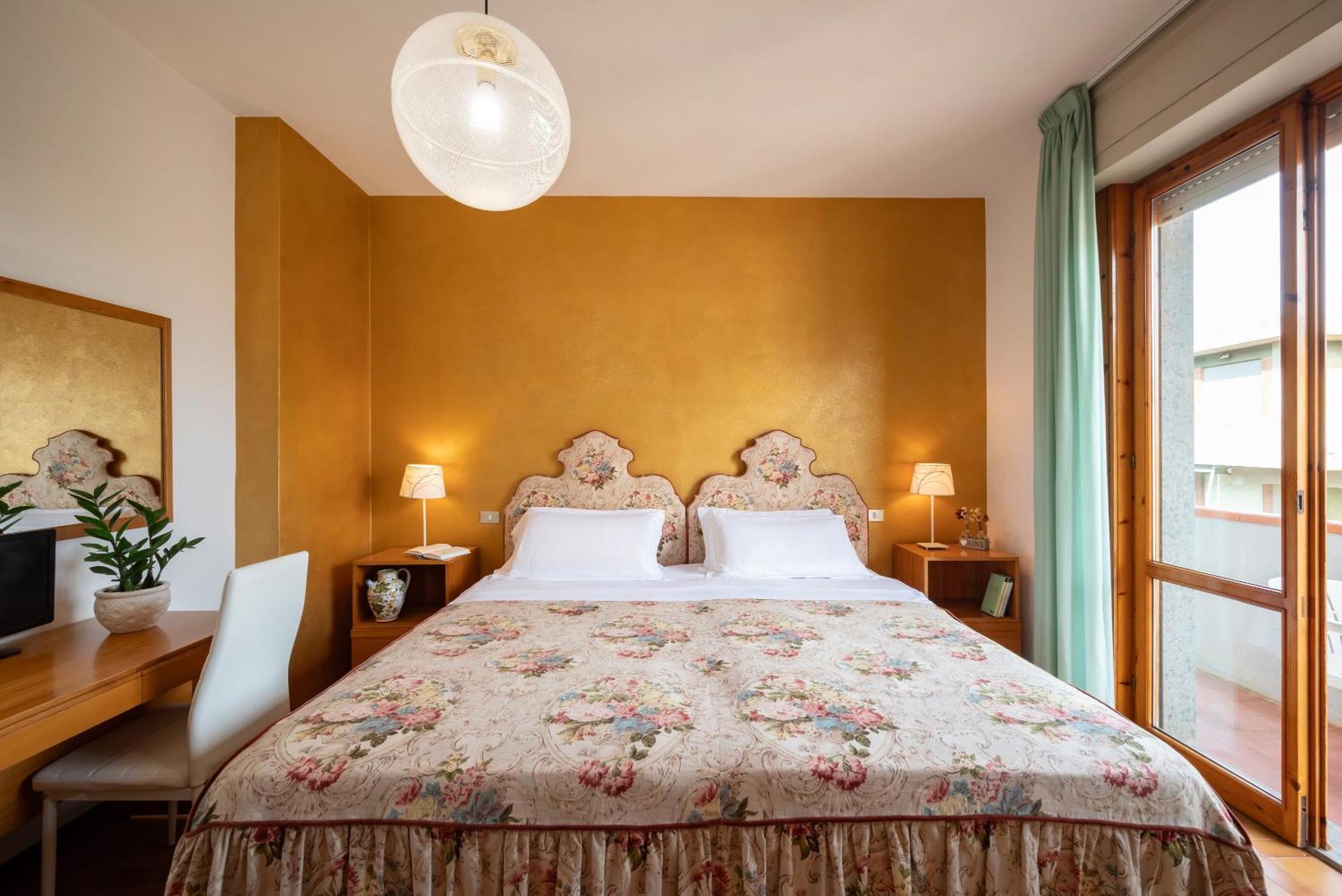 Hotel Parco Dei Pini - 100Mt Dal Mare Follonica Ngoại thất bức ảnh