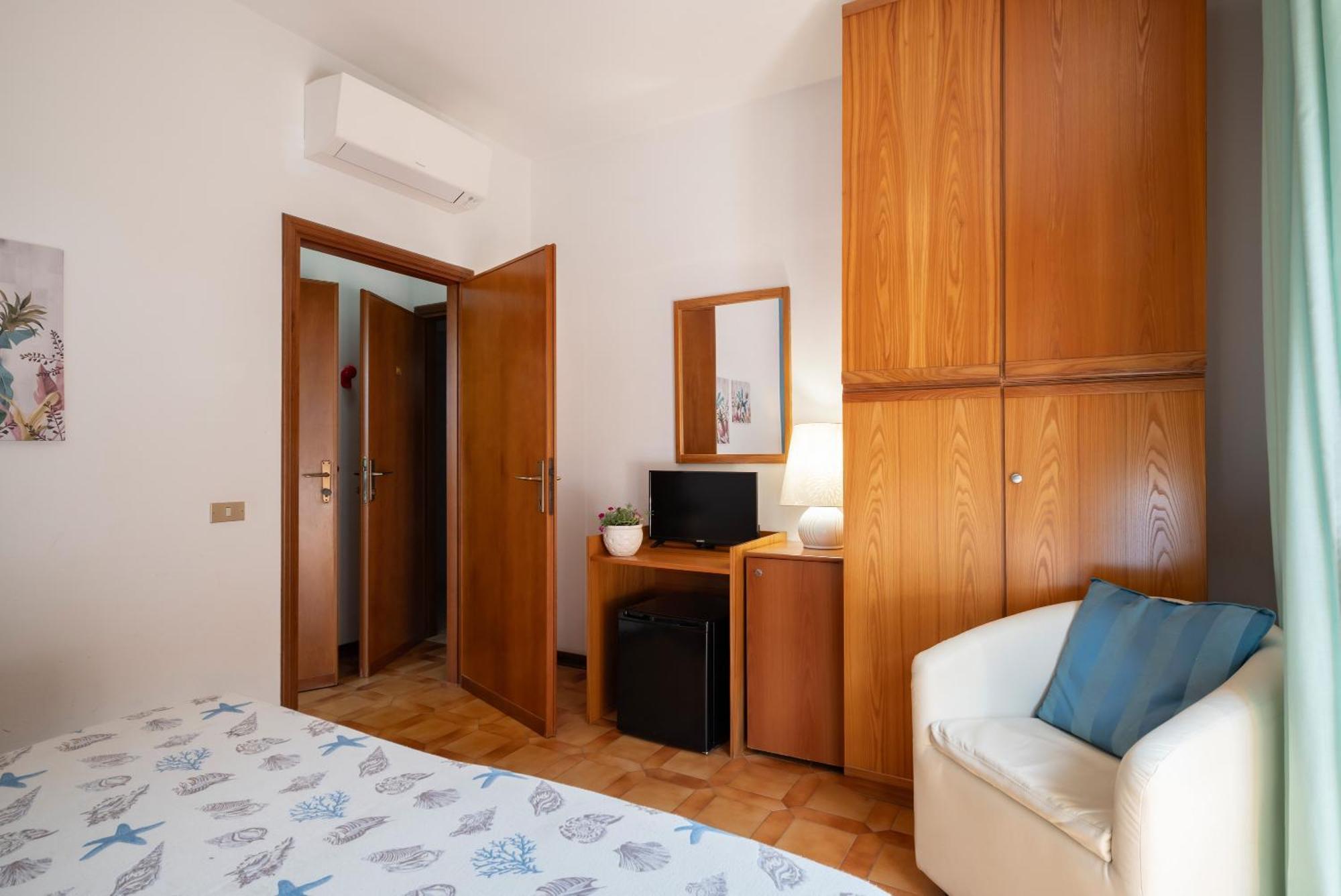 Hotel Parco Dei Pini - 100Mt Dal Mare Follonica Ngoại thất bức ảnh