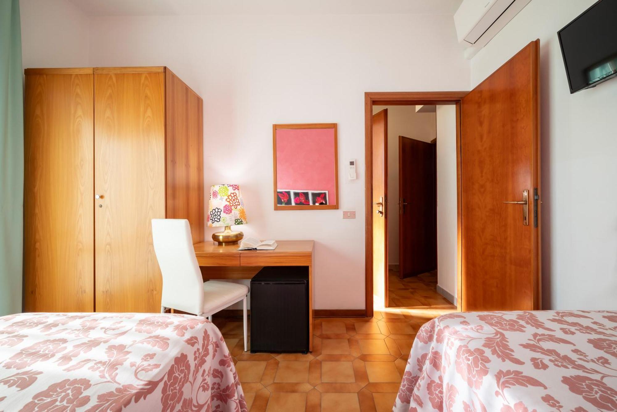Hotel Parco Dei Pini - 100Mt Dal Mare Follonica Ngoại thất bức ảnh
