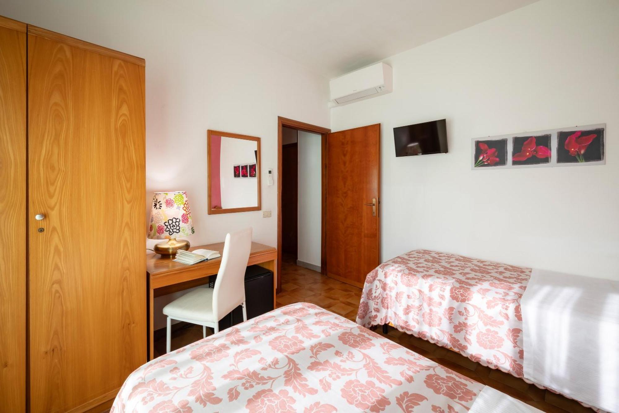 Hotel Parco Dei Pini - 100Mt Dal Mare Follonica Ngoại thất bức ảnh