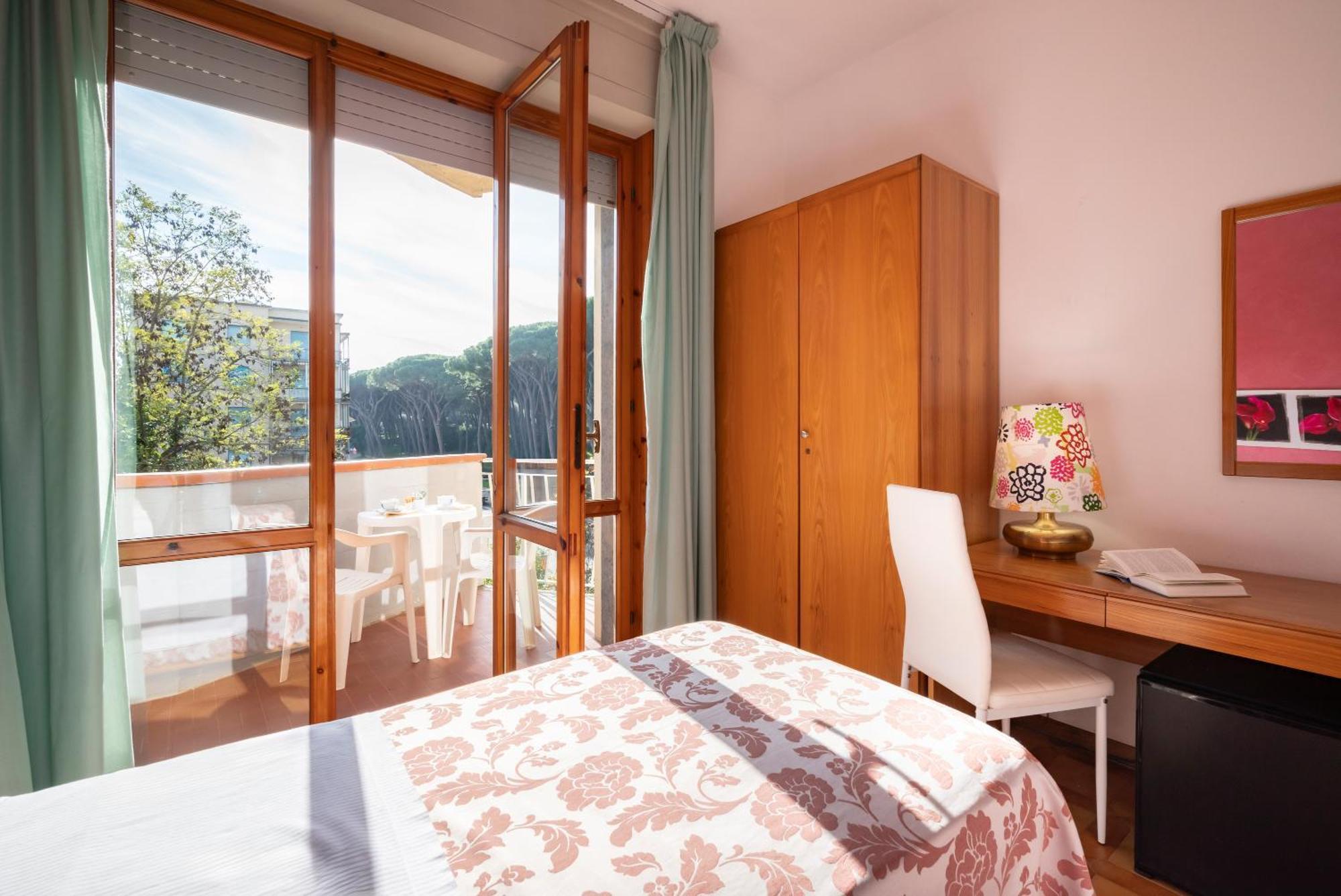 Hotel Parco Dei Pini - 100Mt Dal Mare Follonica Ngoại thất bức ảnh