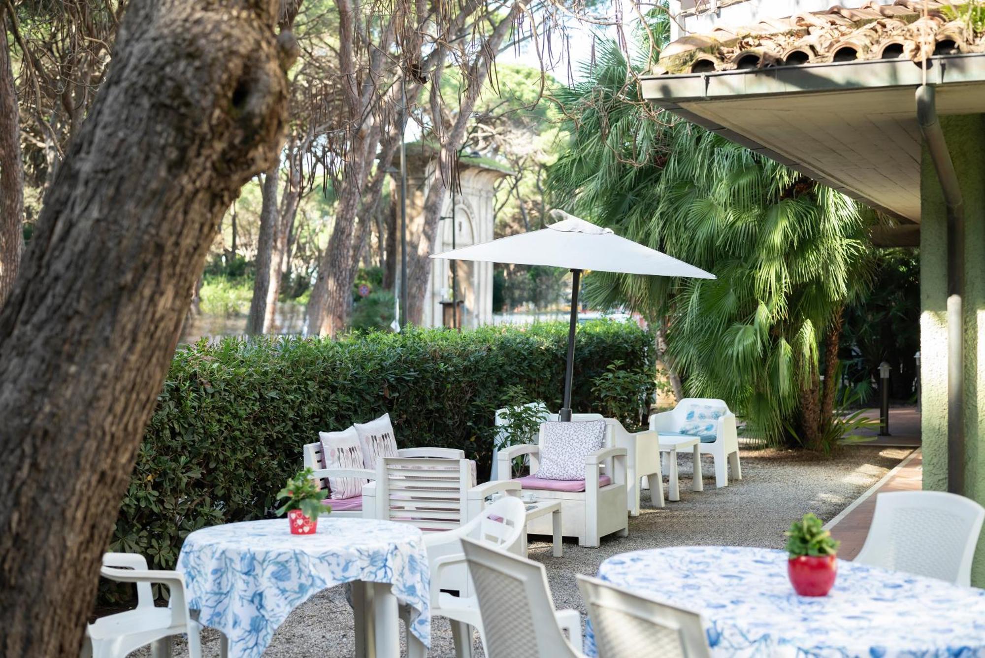 Hotel Parco Dei Pini - 100Mt Dal Mare Follonica Ngoại thất bức ảnh