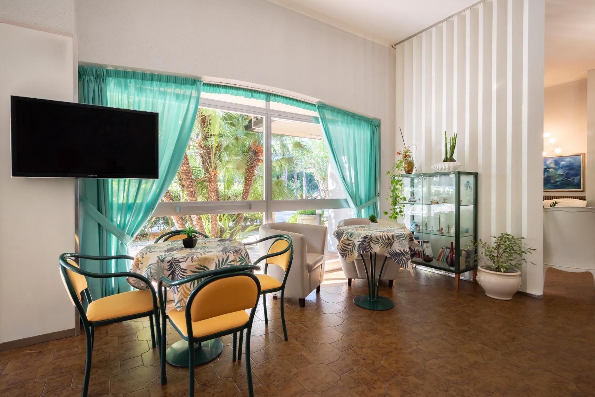 Hotel Parco Dei Pini - 100Mt Dal Mare Follonica Ngoại thất bức ảnh
