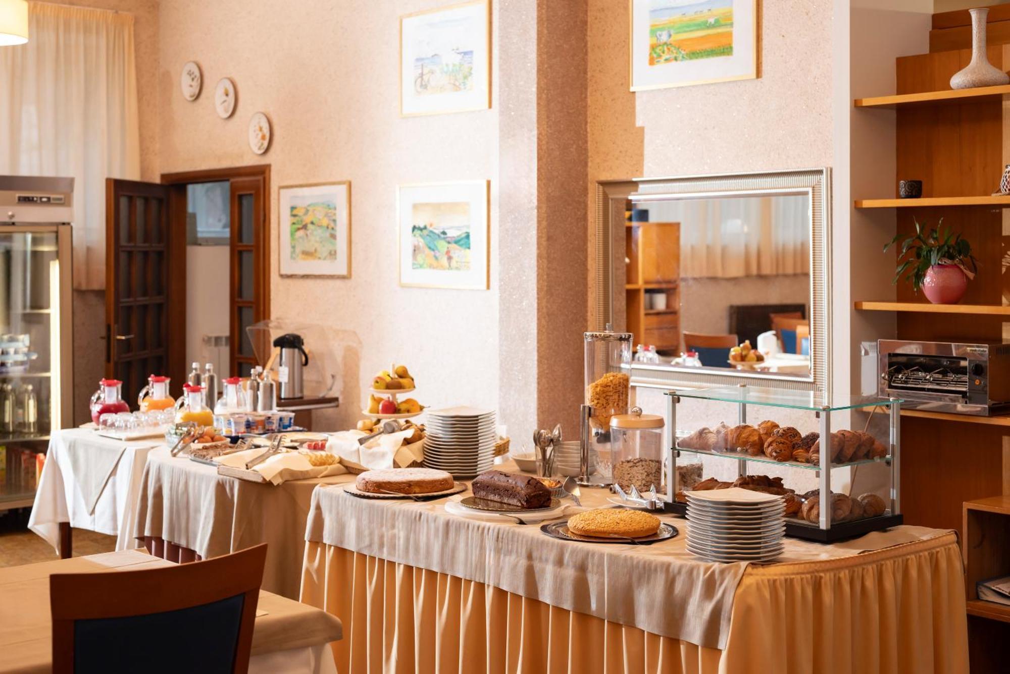 Hotel Parco Dei Pini - 100Mt Dal Mare Follonica Ngoại thất bức ảnh