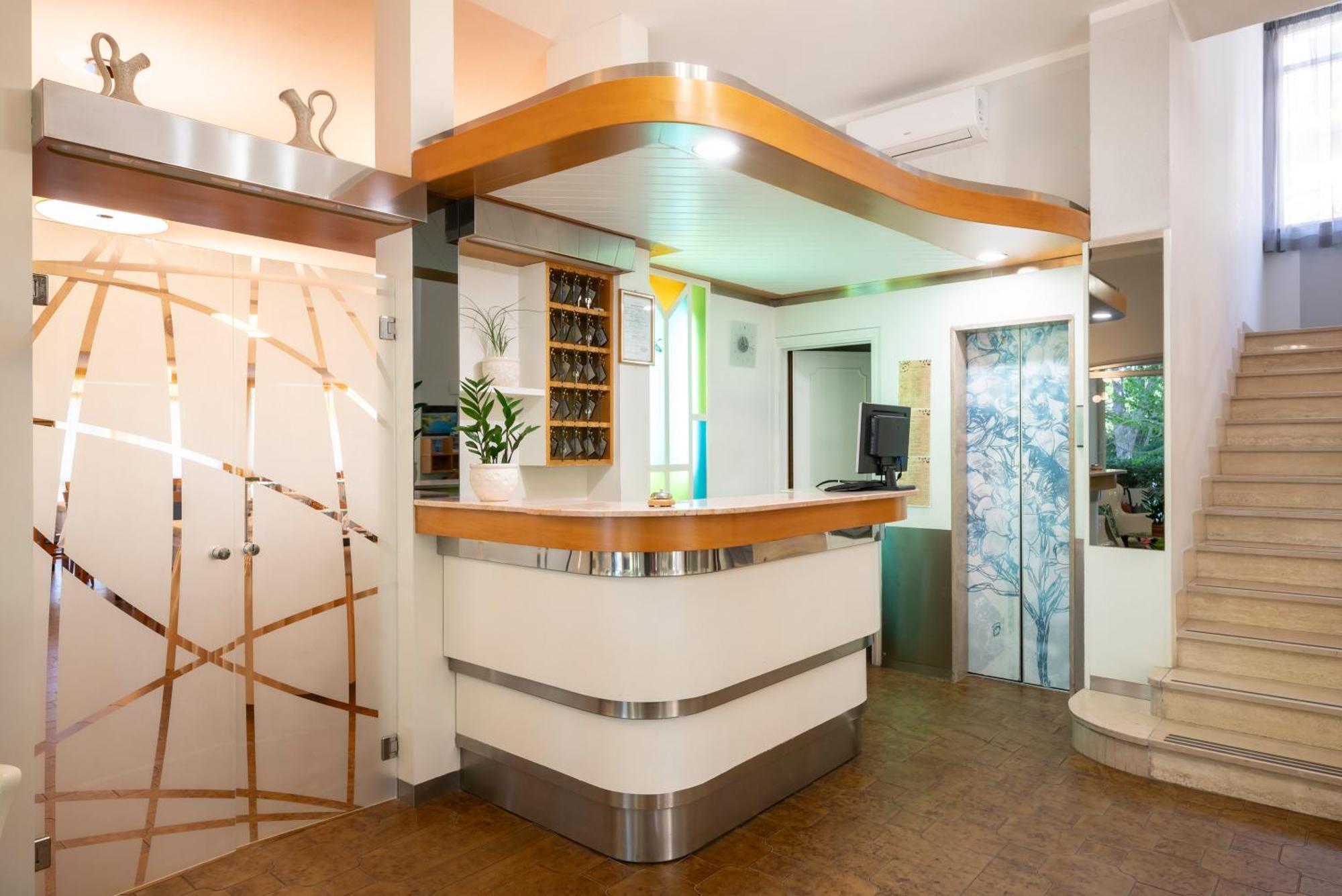Hotel Parco Dei Pini - 100Mt Dal Mare Follonica Ngoại thất bức ảnh