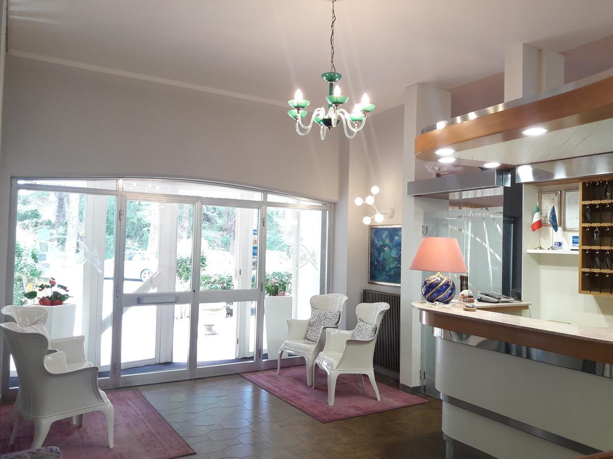 Hotel Parco Dei Pini - 100Mt Dal Mare Follonica Ngoại thất bức ảnh